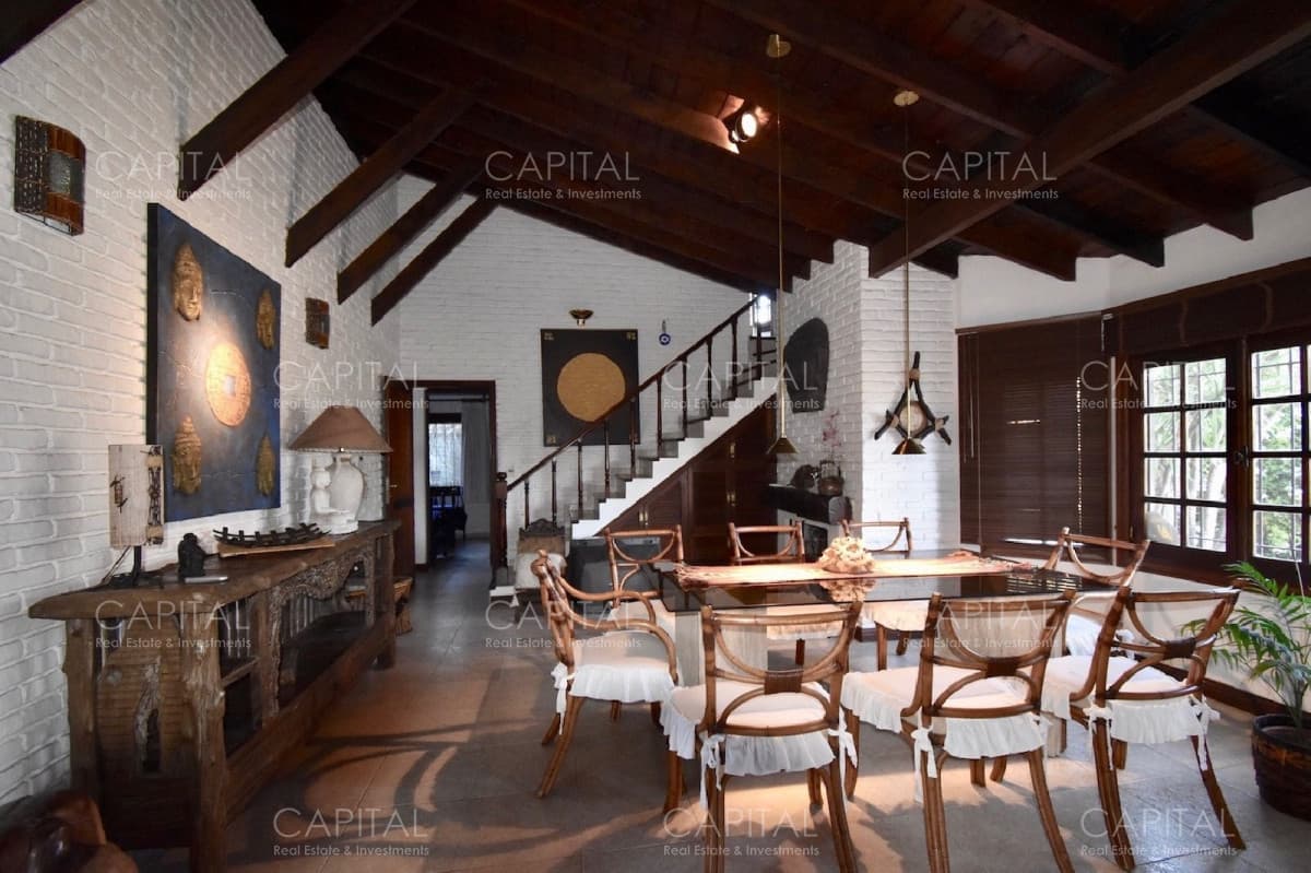 Casa en Playa Mansa de Cuatro Dormitorios en Venta Punta del Este