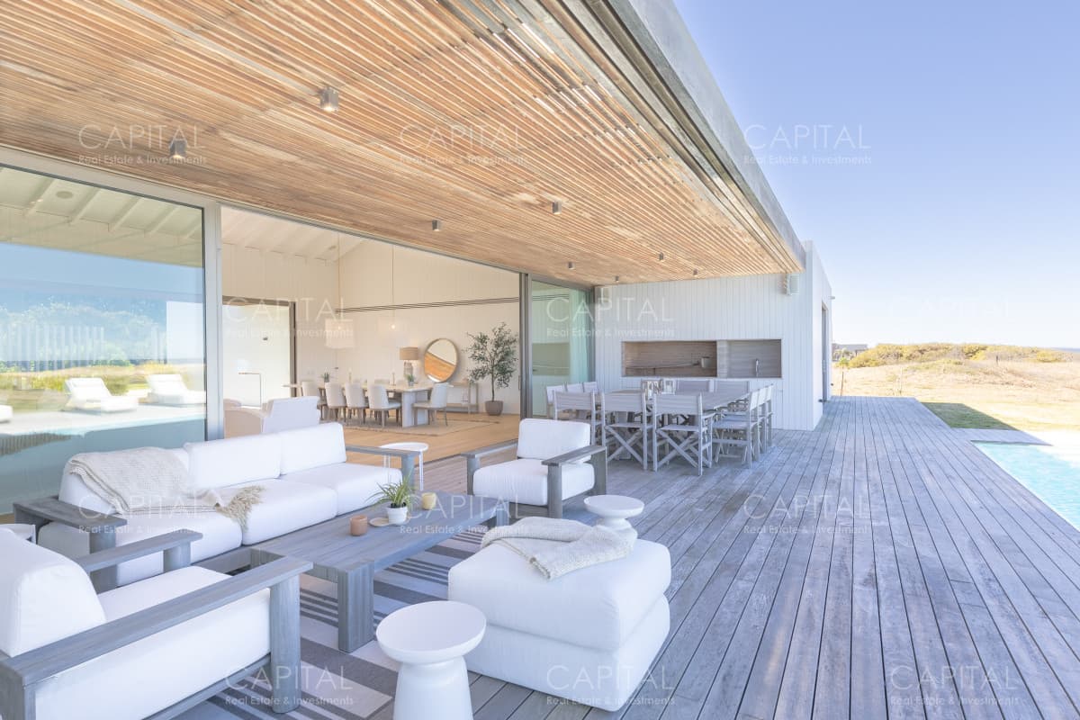Espectacular Casa sobre el Mar Proximo a Jose Ignacio