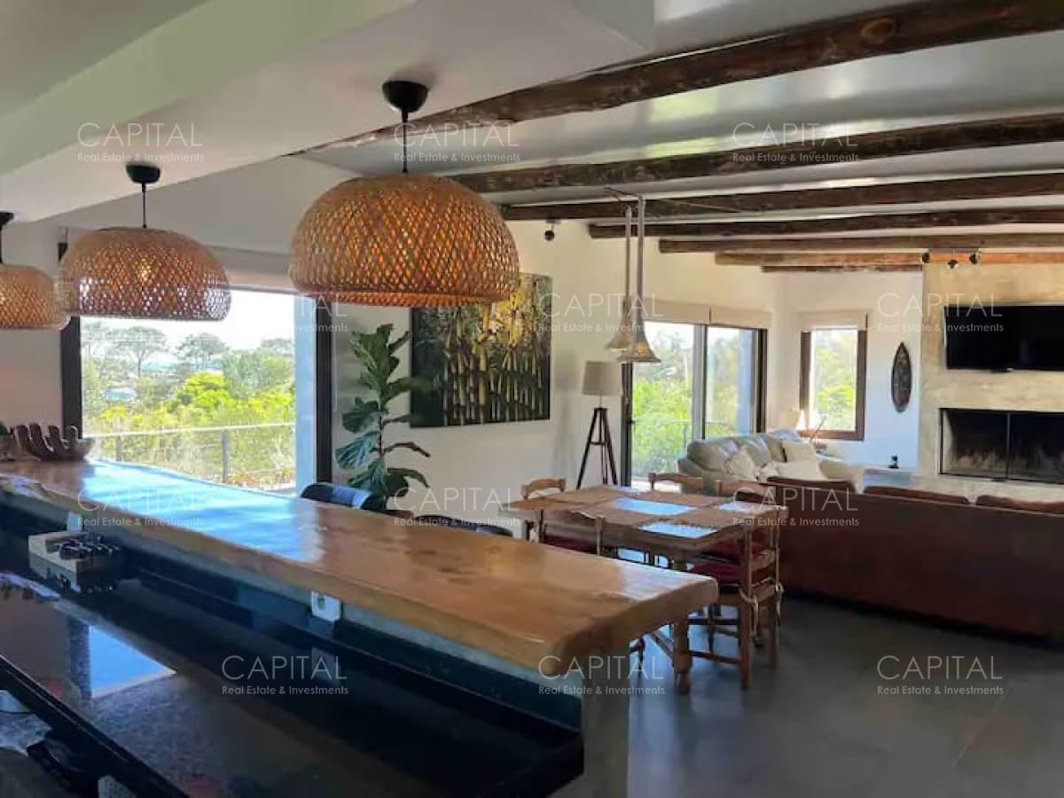 Casa en La Barra de cuatro dormitorios en alquiler.