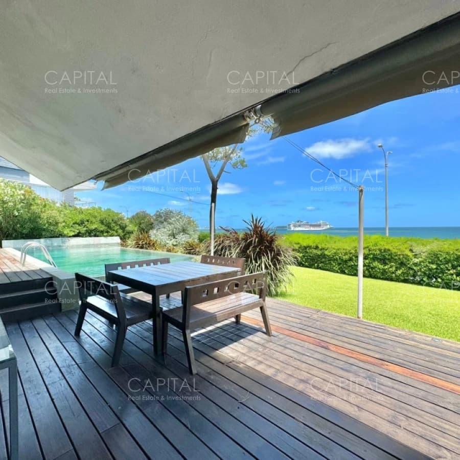 Casa en Venta Playa Mansa Frente al Mar Cuatro Dormitorios