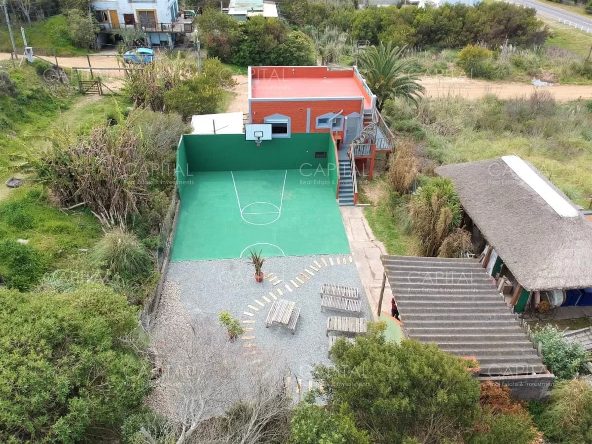 Muy linda casa en Venta mirando al Mar