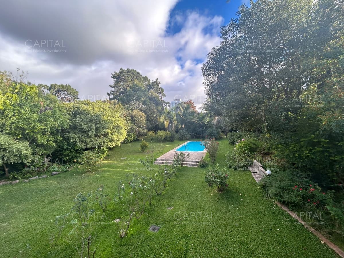 Cómoda casa en venta, ideal para vivir todo el año.