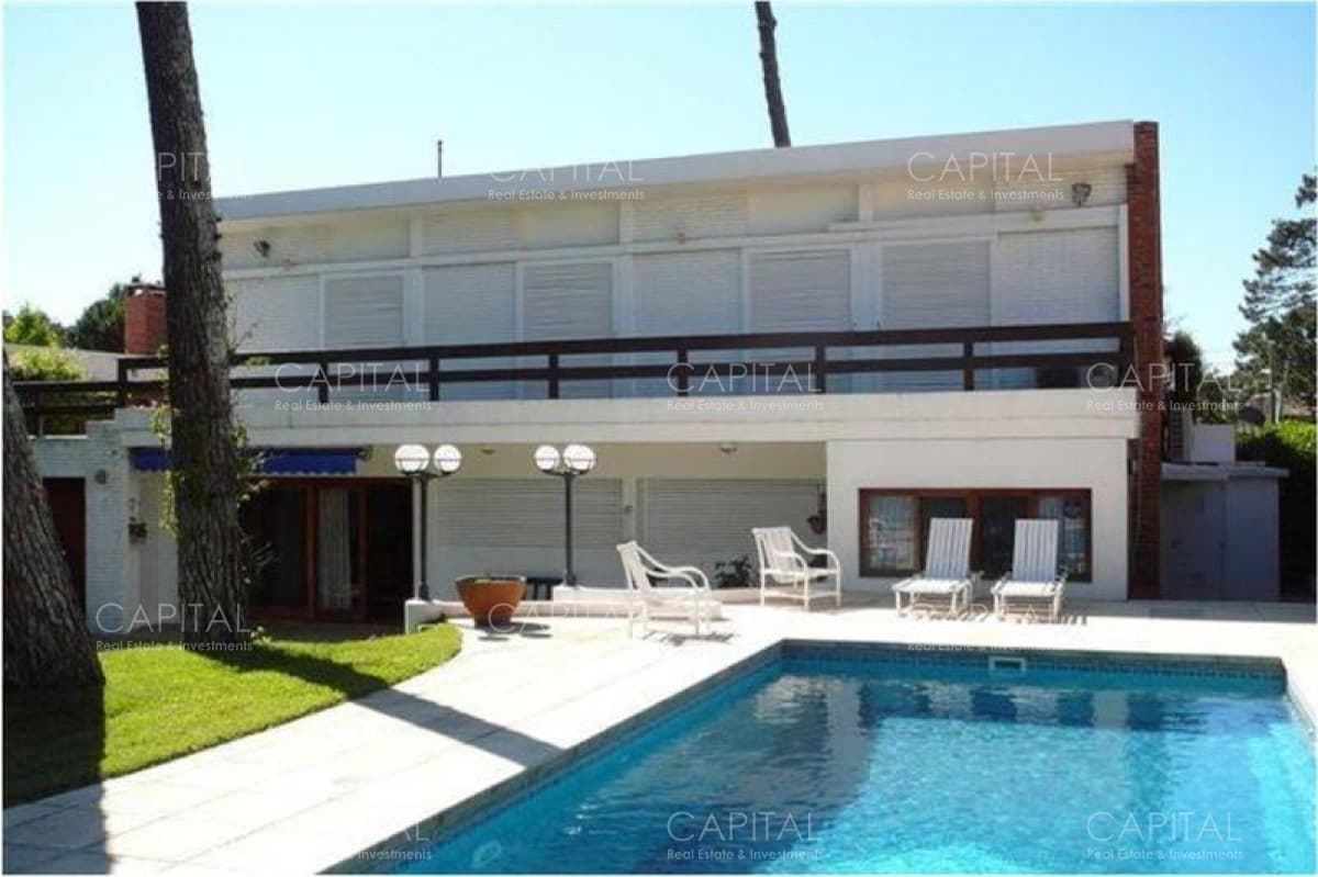 Casa de Cuatro Dormitorios en Playa Mansa