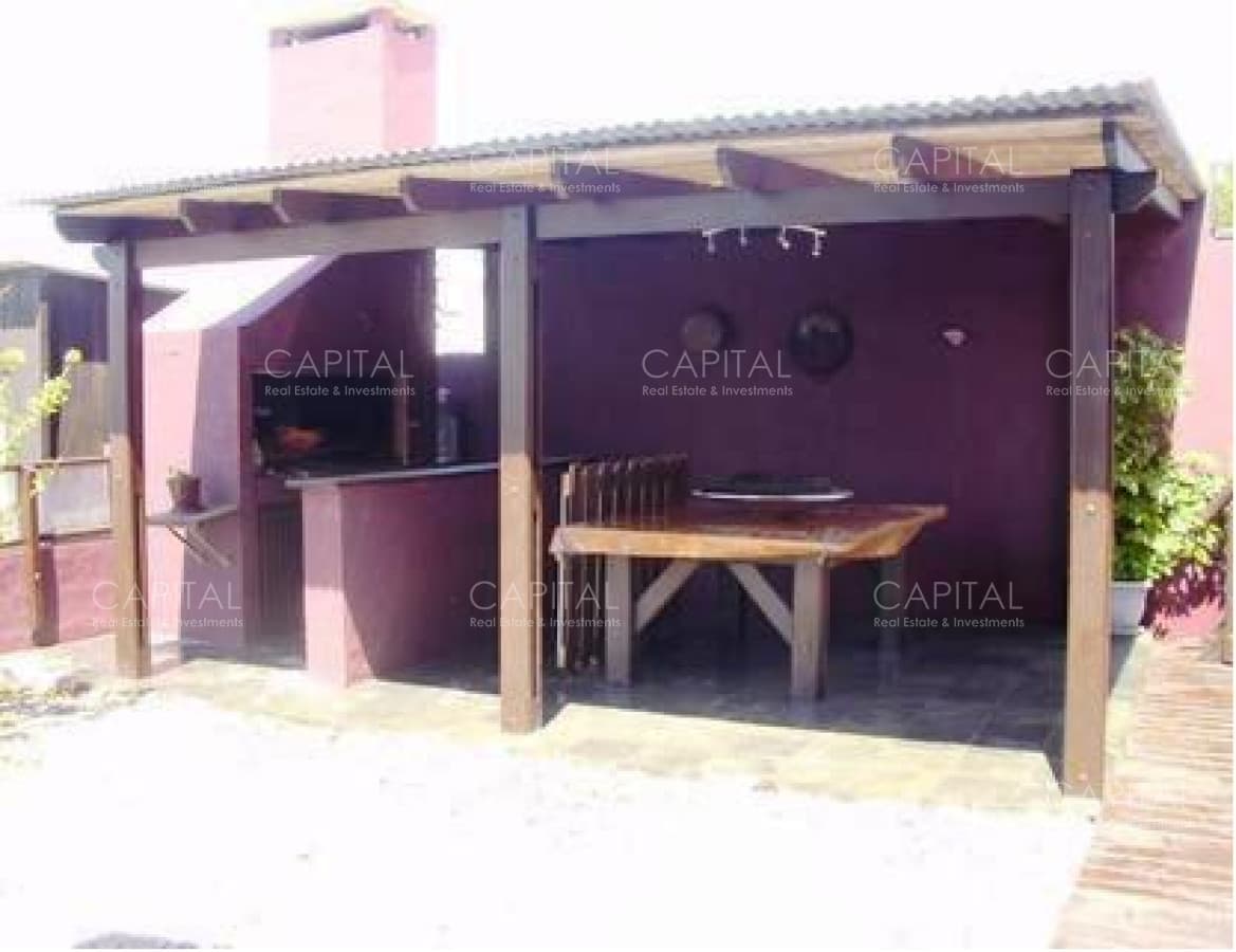 Casa frente al mar en Punta Piedras, 4 dormitorios