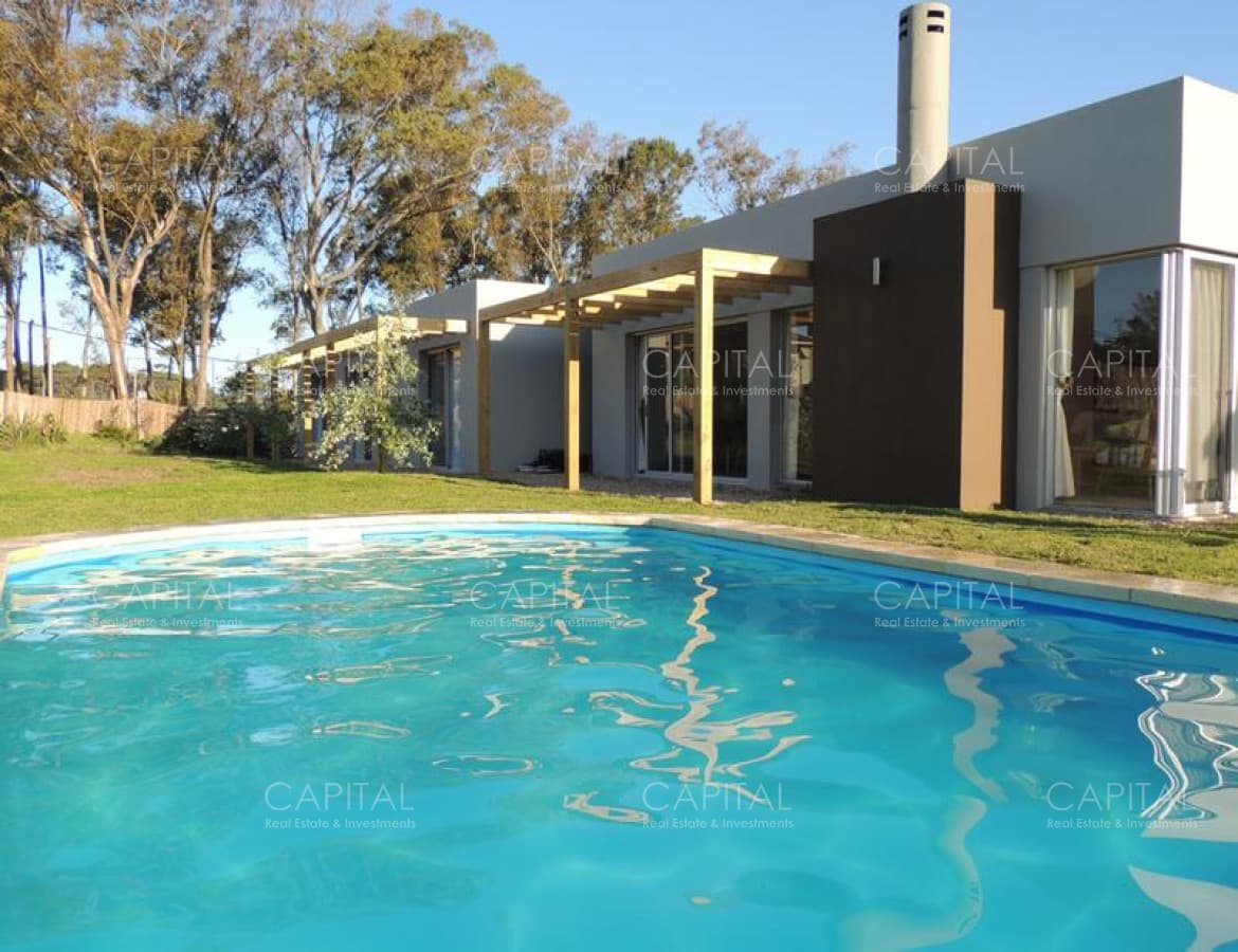 Moderna casa 4 dormitorios con piscina en alquiler de temporada en La Barra