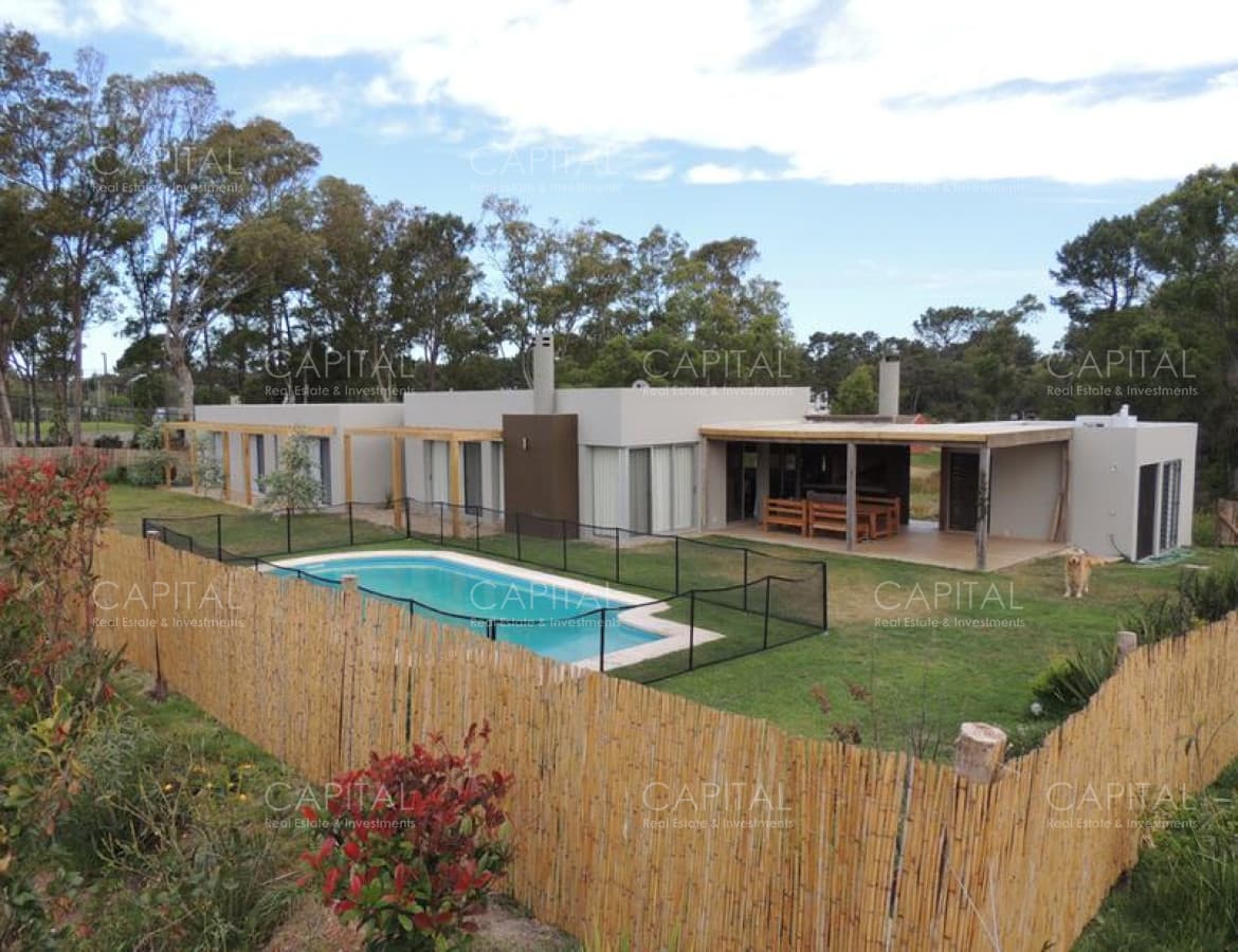 Moderna casa 4 dormitorios con piscina en alquiler de temporada en La Barra