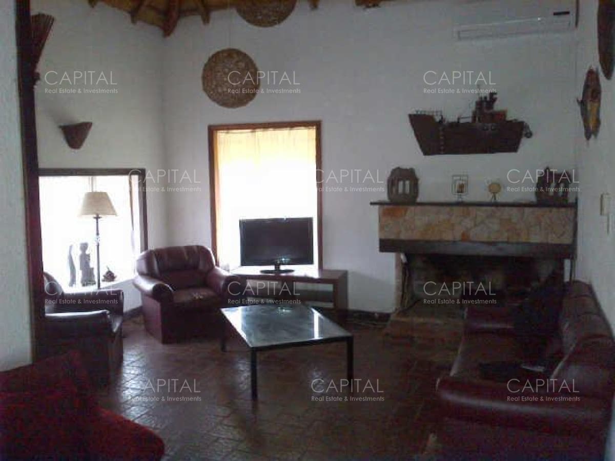 Casa en Balneario Buenos Aires, 4 dormitorios *