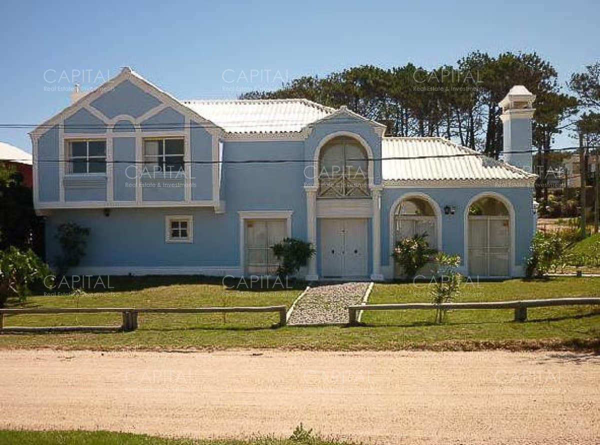 Casa en Montoya a solo 100 mts del mar La Barra