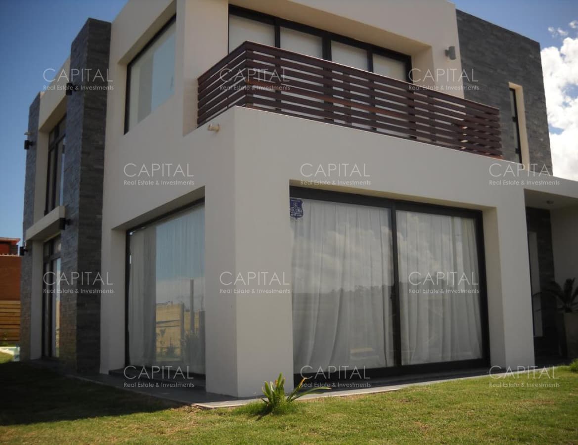 Moderna Casa de Tres Dormitorios en Manantiales - Blno. BsAs Punta del Este
