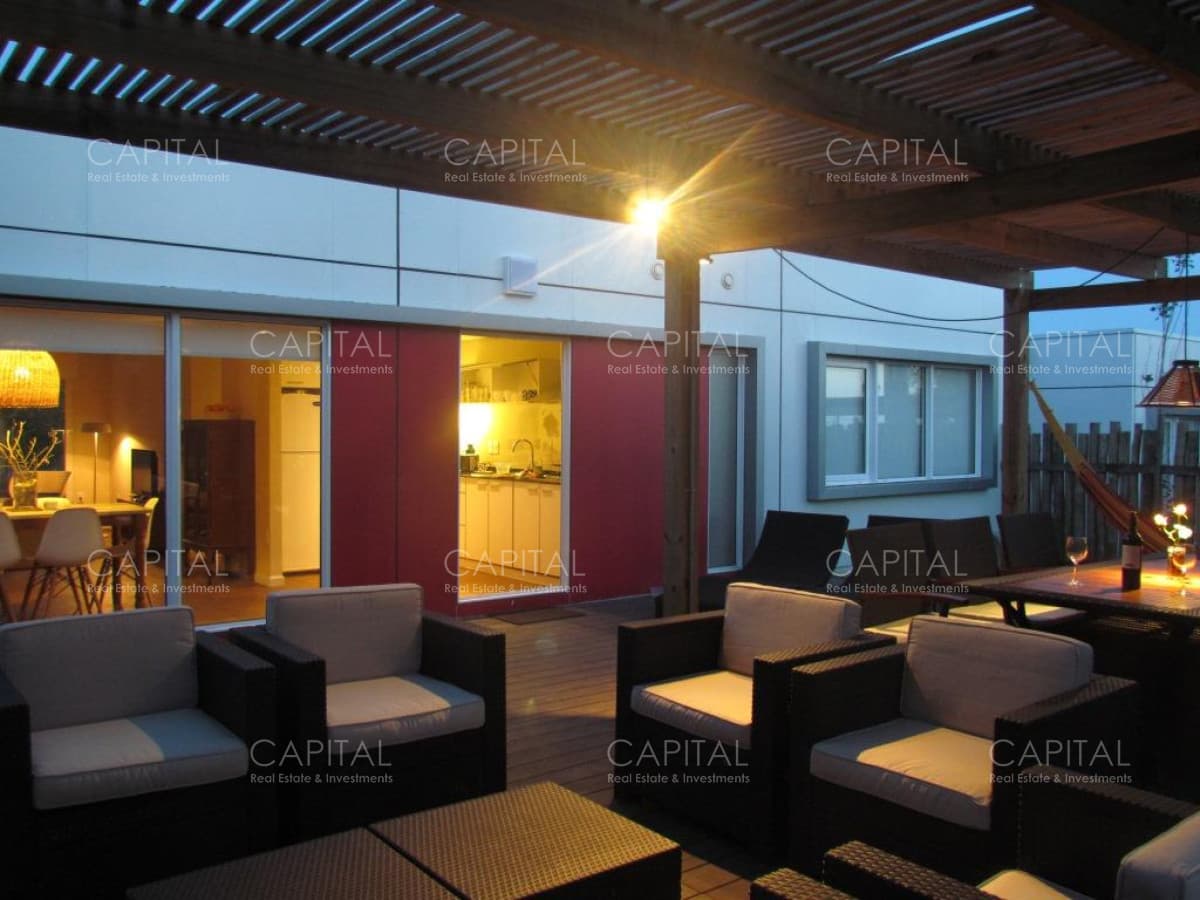 Casa en Altos de Punta Piedras en complejo de 8 casas