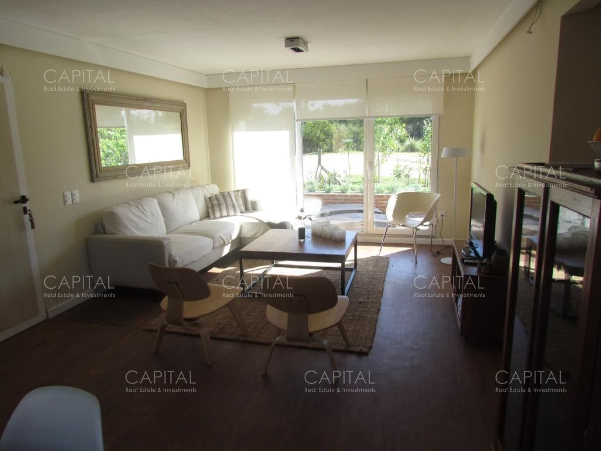 Casa en Altos de Punta Piedras en complejo de 8 casas