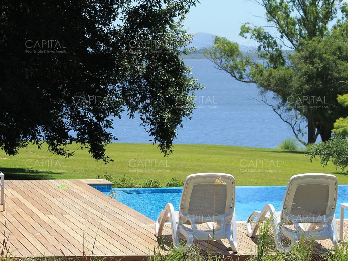 Casa en Laguna del Sauce de siete dormitorios en Alquiler
