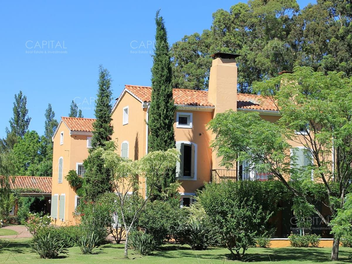 Casa en Laguna del Sauce de siete dormitorios en Alquiler