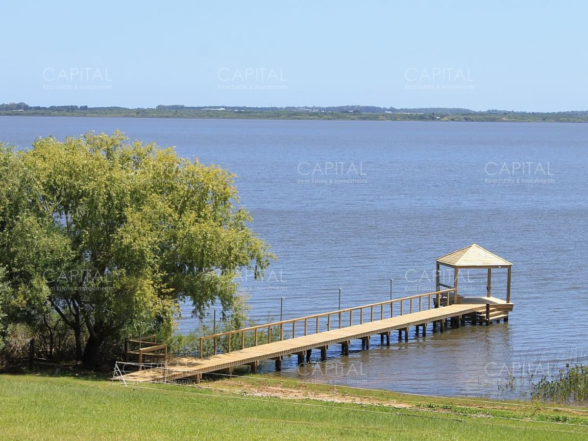 Casa en Laguna del Sauce de siete dormitorios en Alquiler