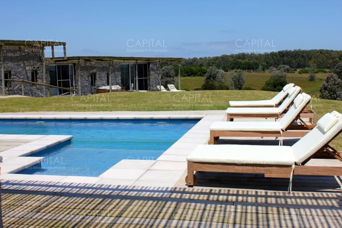 Casa en Jose Ignacio de cuatro dormitorios en alquiler.