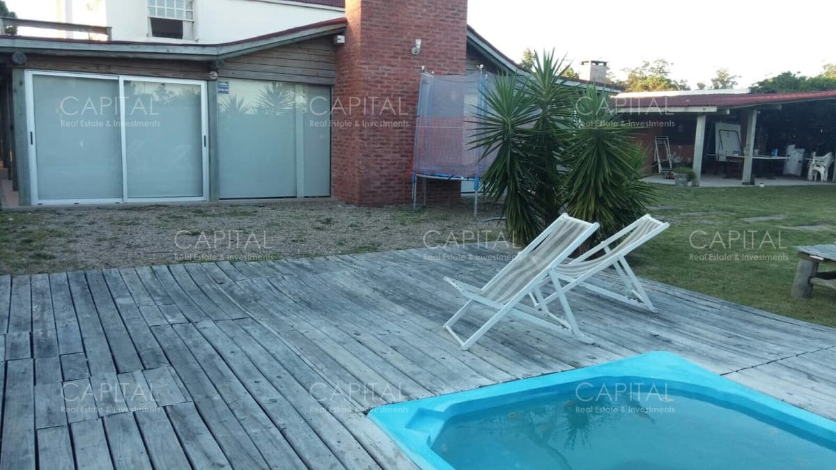 Casa en Balneario Buenos Aires, 5 dormitorios