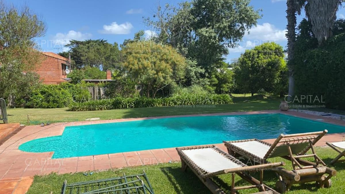Casa en Pinares de Cinco dormitorios en Alquiler Temporario