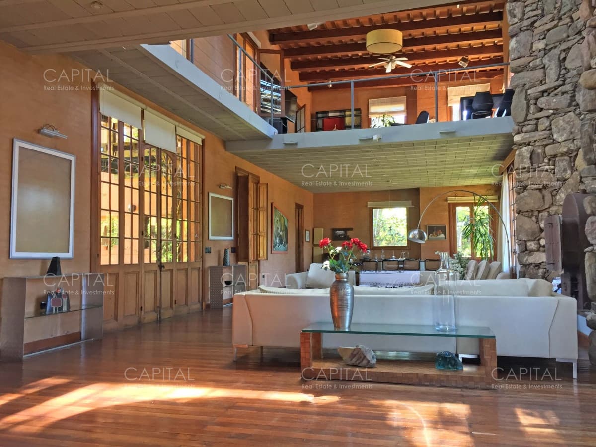 La Arbolada Barrio Privado  Casa en Venta Cinco Dormitorios Piscina