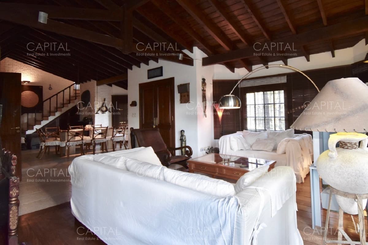 Casa en Playa Mansa de Cuatro Dormitorios en Venta Punta del Este