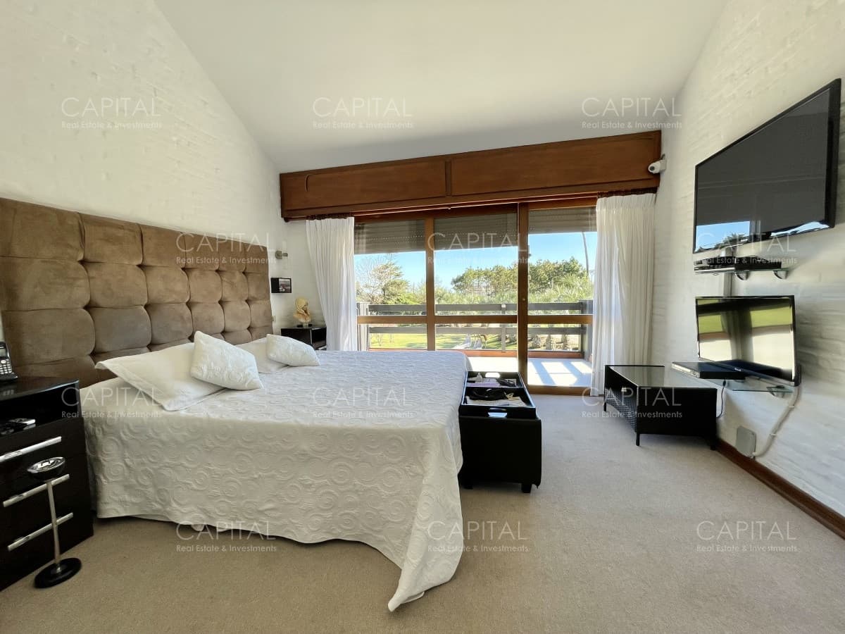 Espectacular Casa en Venta Playa Mansa con Pisicina