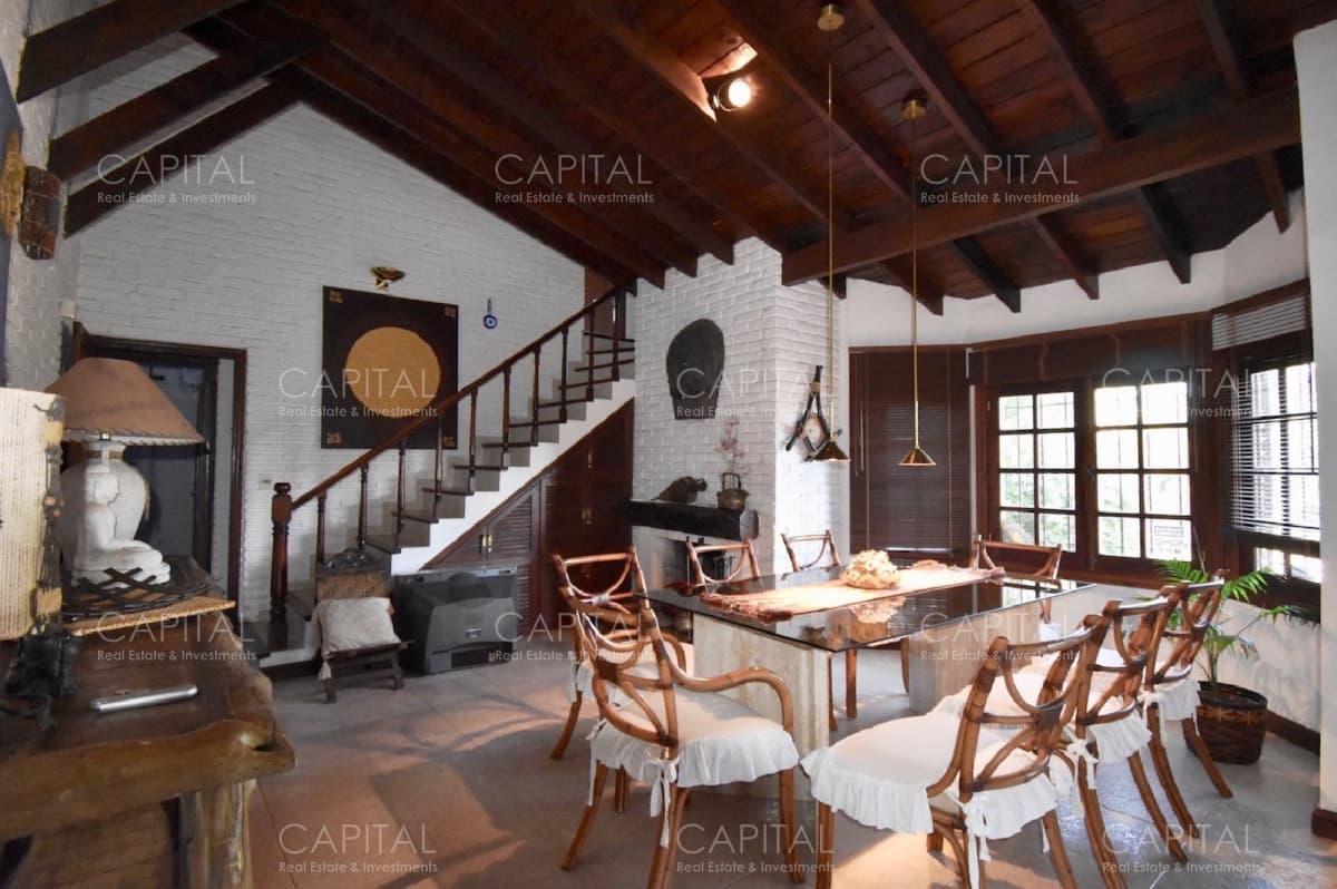 Casa en Playa Mansa de Cuatro Dormitorios en Venta Punta del Este