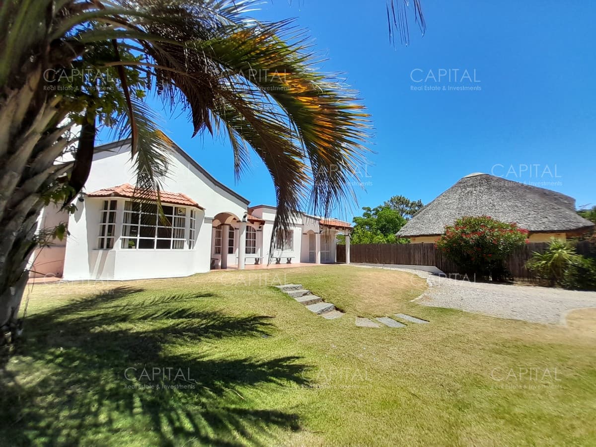 Casa de dos dormitorios con piscina y parrillero en Alquiler en Tío Tom