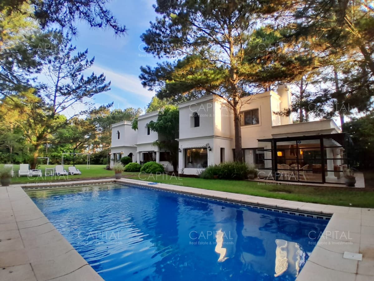 Casa de cinco dormitorios en San Rafael en Venta