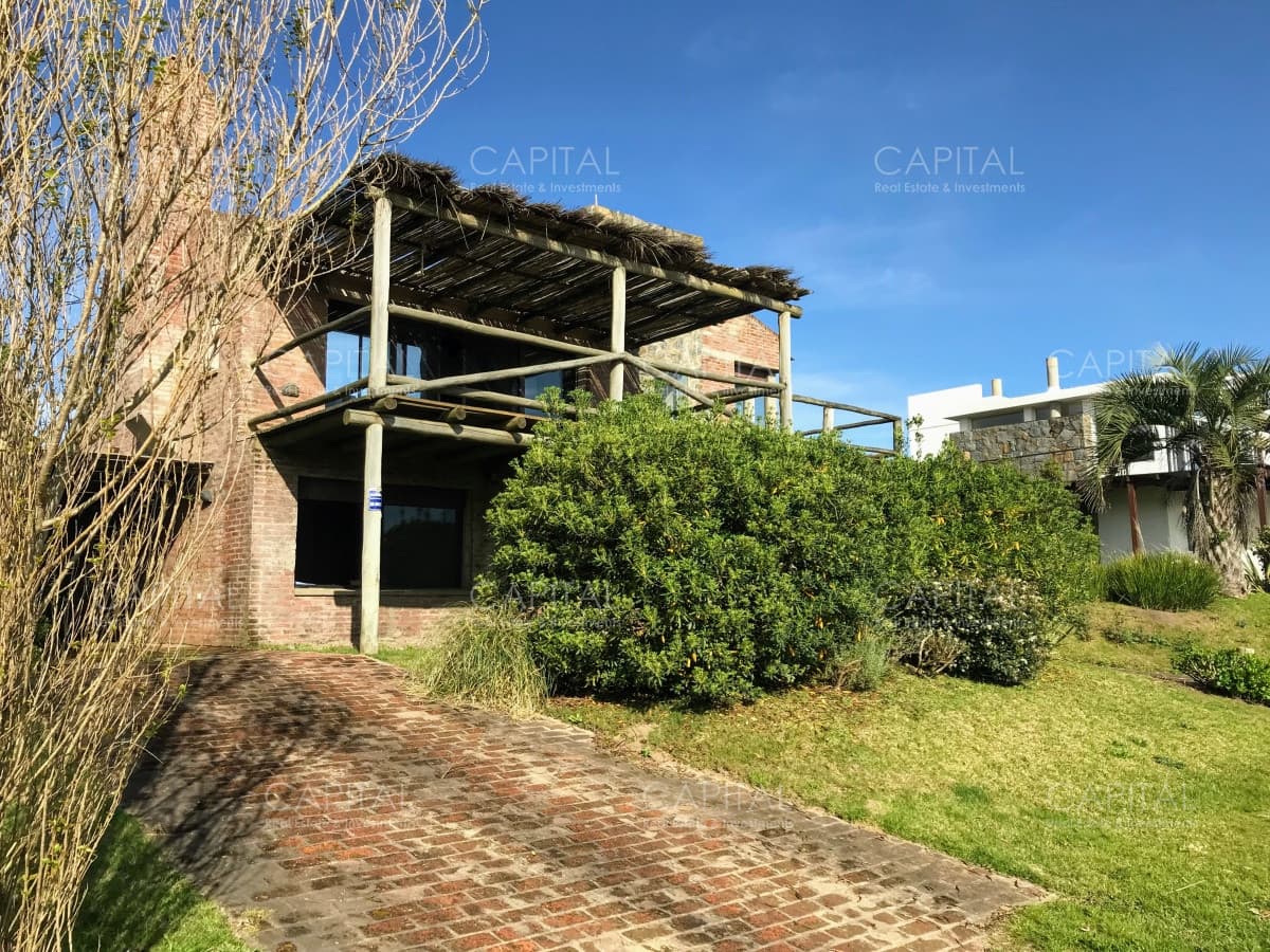 Espectacular casa en venta sobre Playa Mansa de José Ignacio