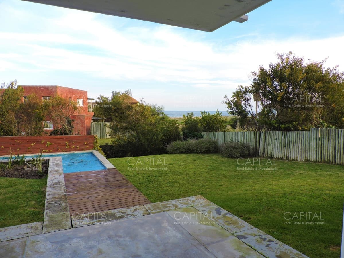 Casa en Punta Piedras Manantiales con piscina y vista al mar