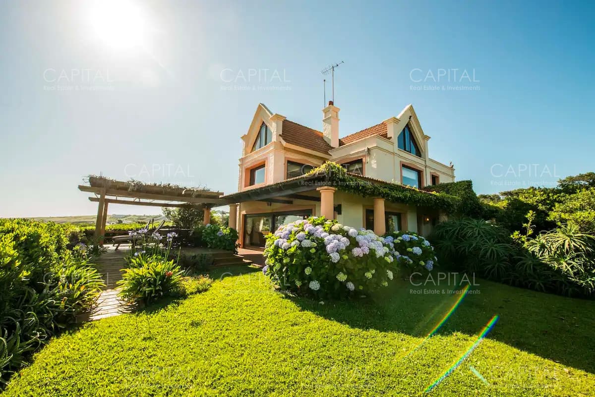 Casa frente al mar, primera linea en Punta Ballena en Venta
