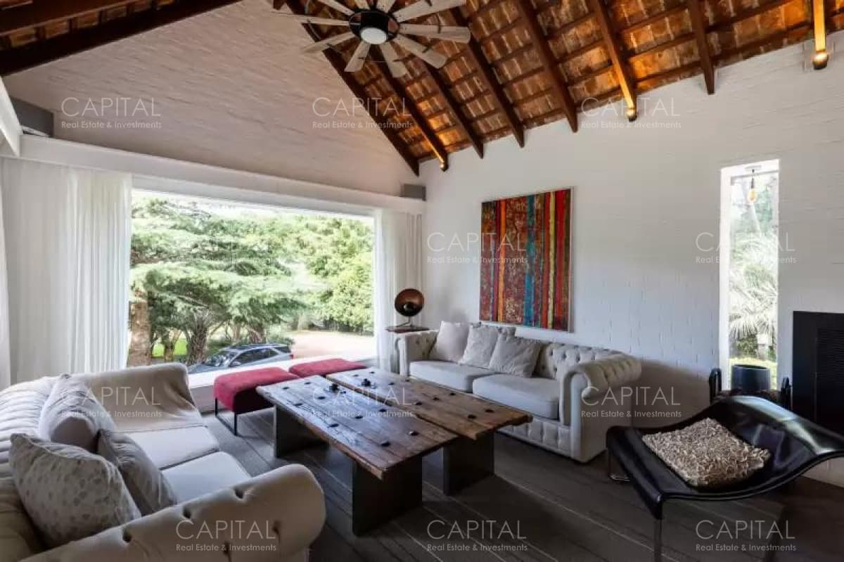 Gran Casa en Venta Barrio Golf Playa Brava Lindero Barrio Privado AURA