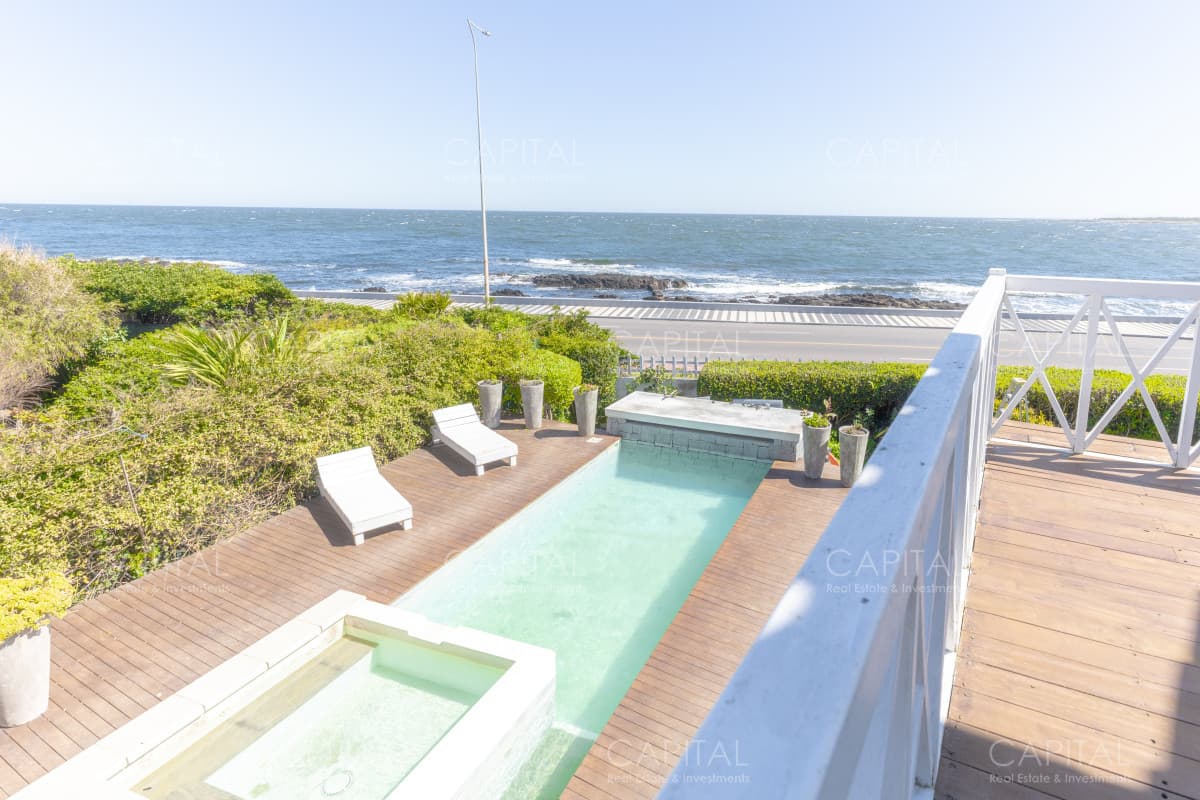 Venta de Magnífica casa en Rambla del Puerto de  Punta del Este