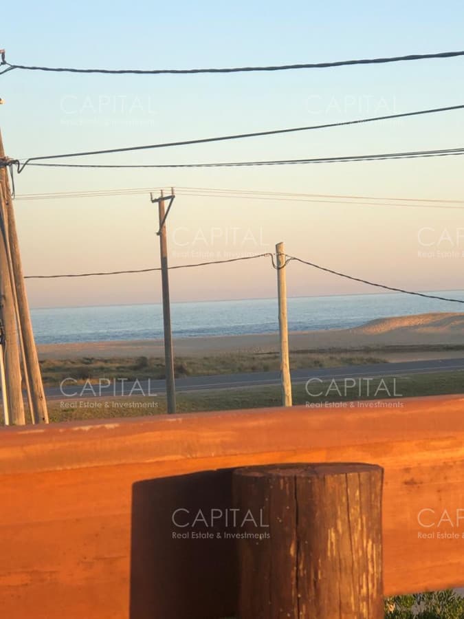 Buena Casa en Altos de Punta Piedra