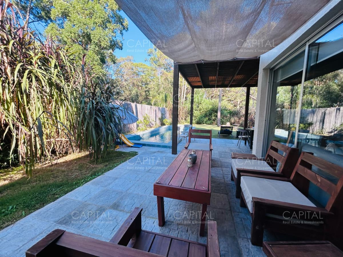 Casa de cuatro dormitorios en venta en Solanas