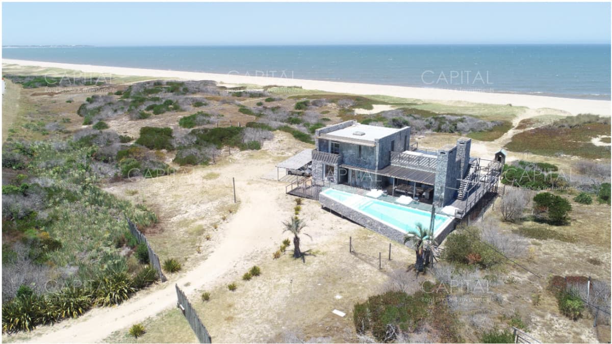 Casa en Jose Ignacio Santa Mónica Vistas incomparables y distribución excepcional