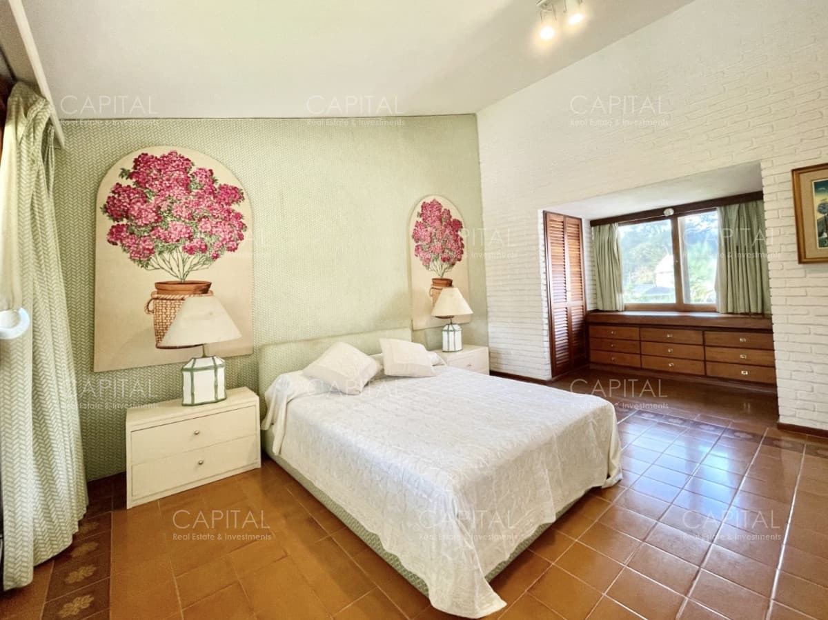 Casa en Venta de Cuatro Dormitorios , Zona Lugano, Punta del Este