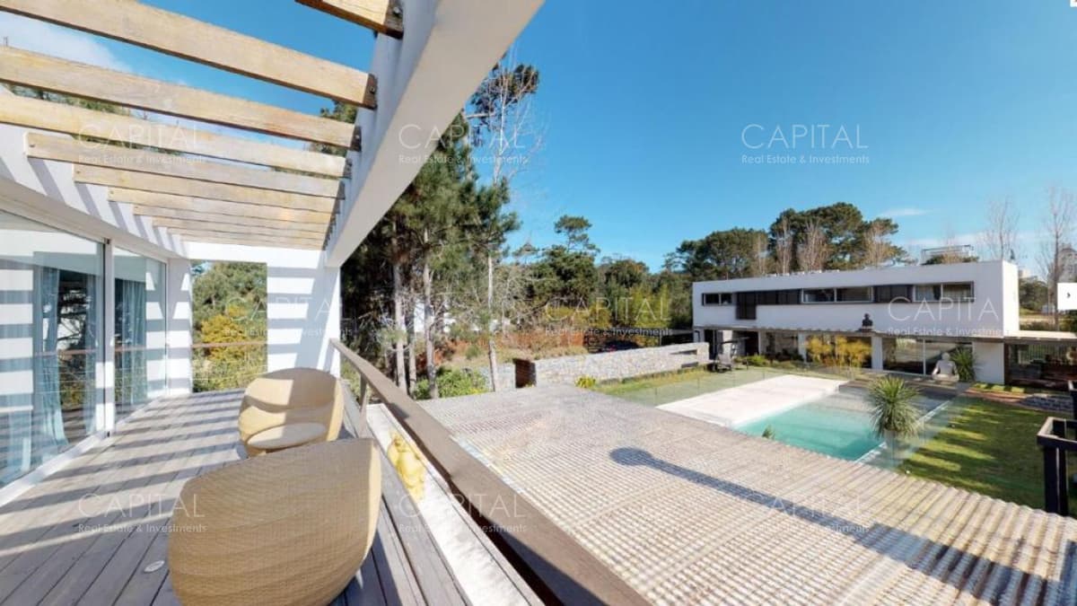 Casa Moderna en Barrio Privado La Arbolada en Venta
