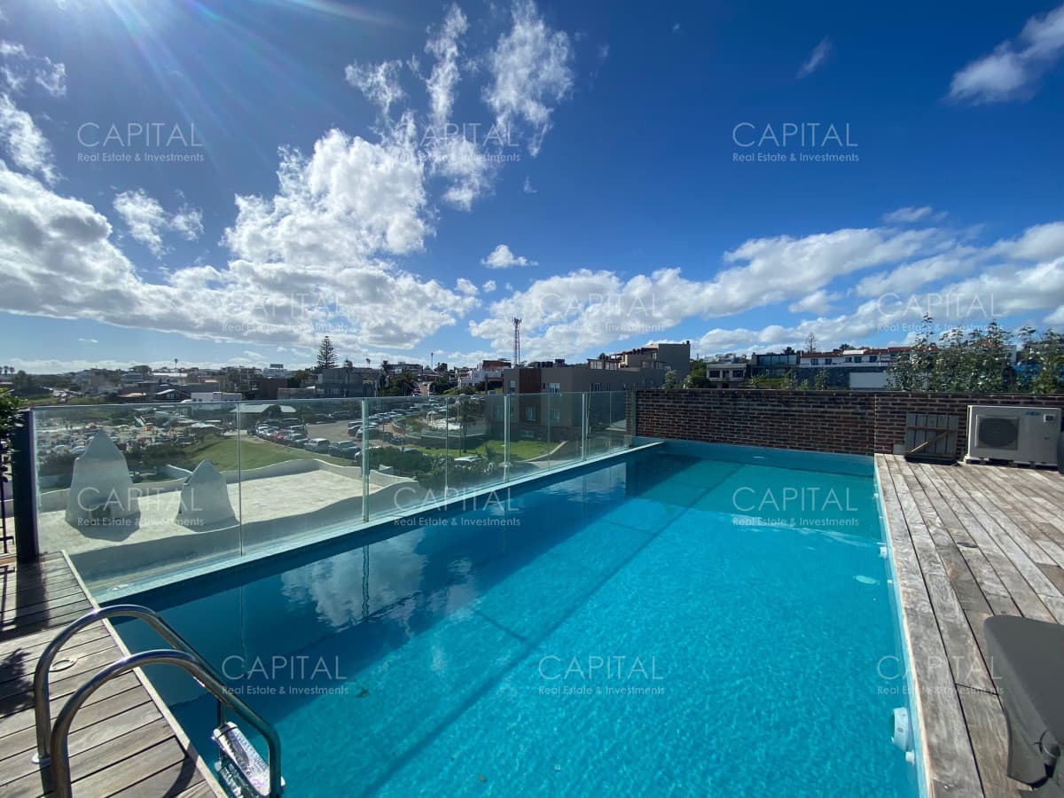 Casa en Venta Frente al Mar Ocho Dormitorios + Dependencia de Servicio - La Barra