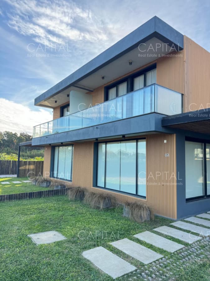 Casa en Venta en Punta Ballena de 3 dormitorios en Barrio Privado.
