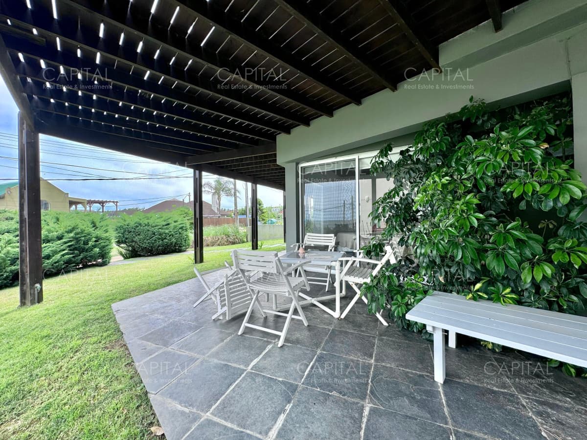 Excelente casa con gran vista en Manantiales