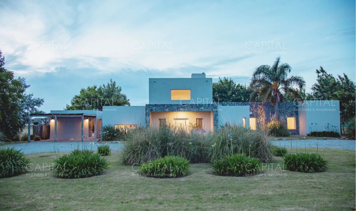 Casa en El Quijote de Cuatro Dormitorios con Piscina