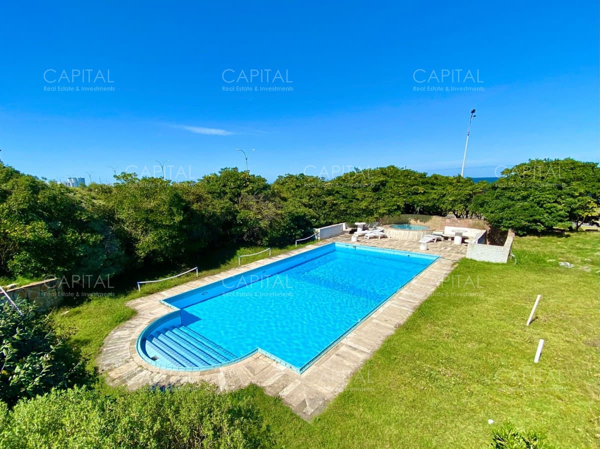Casa Frente Al Mar Punta del Este en Venta