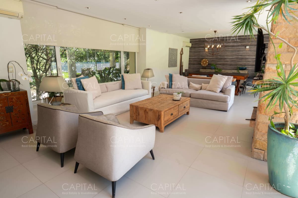 Casa en La Residence con Amplio Jardín, Piscina y Parrillero