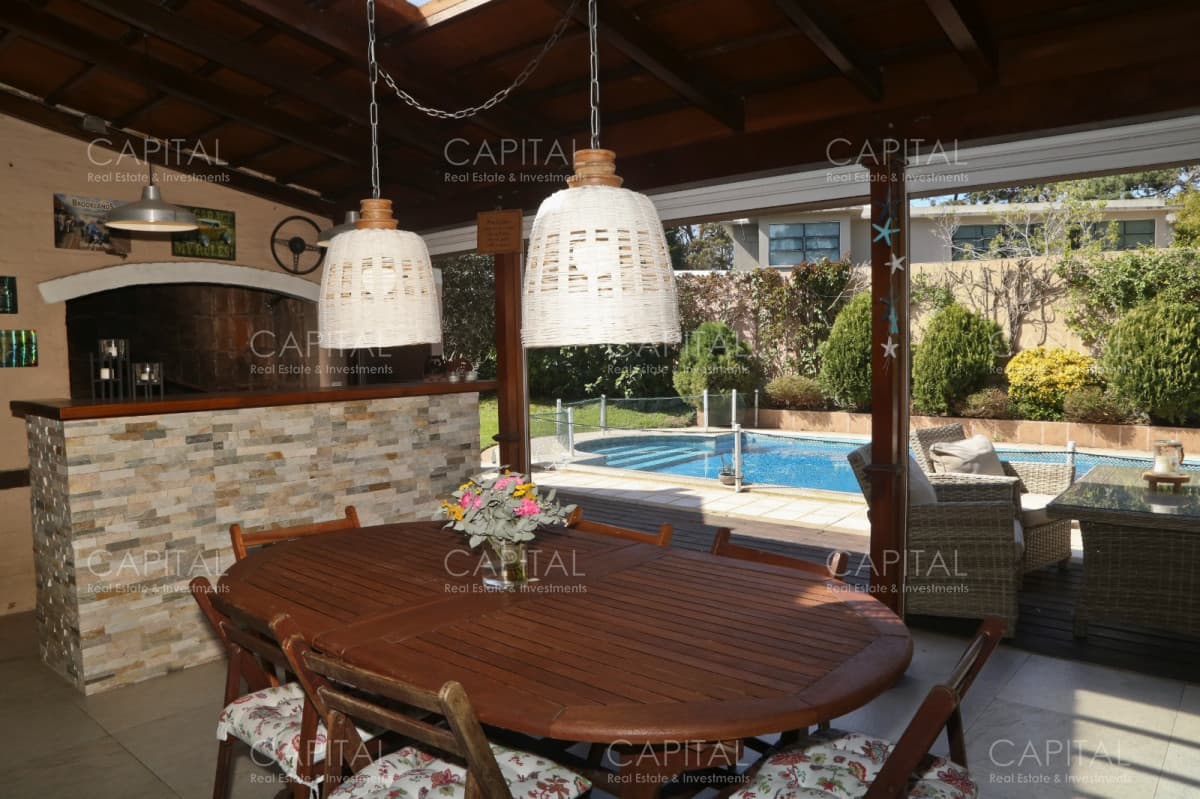Casa en venta en Playa Mansa, Punta del Este.