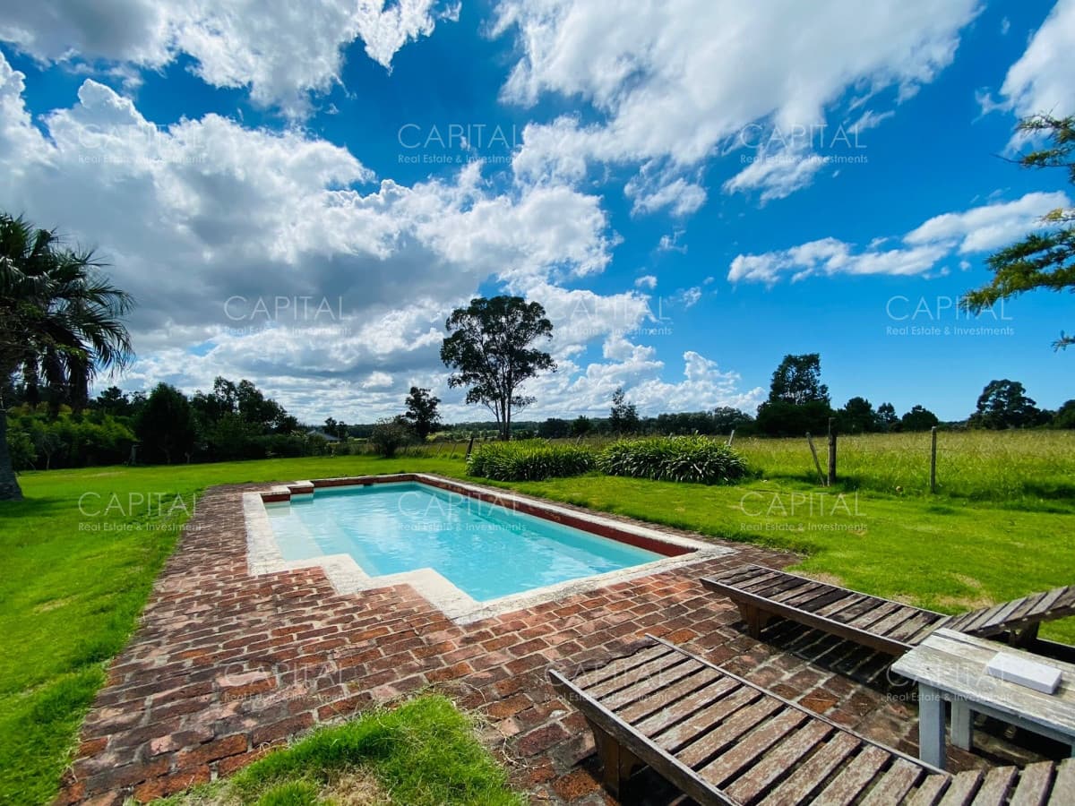 Chacra en Venta Cinco Dormitorios y Dependencia en Miramar Acres