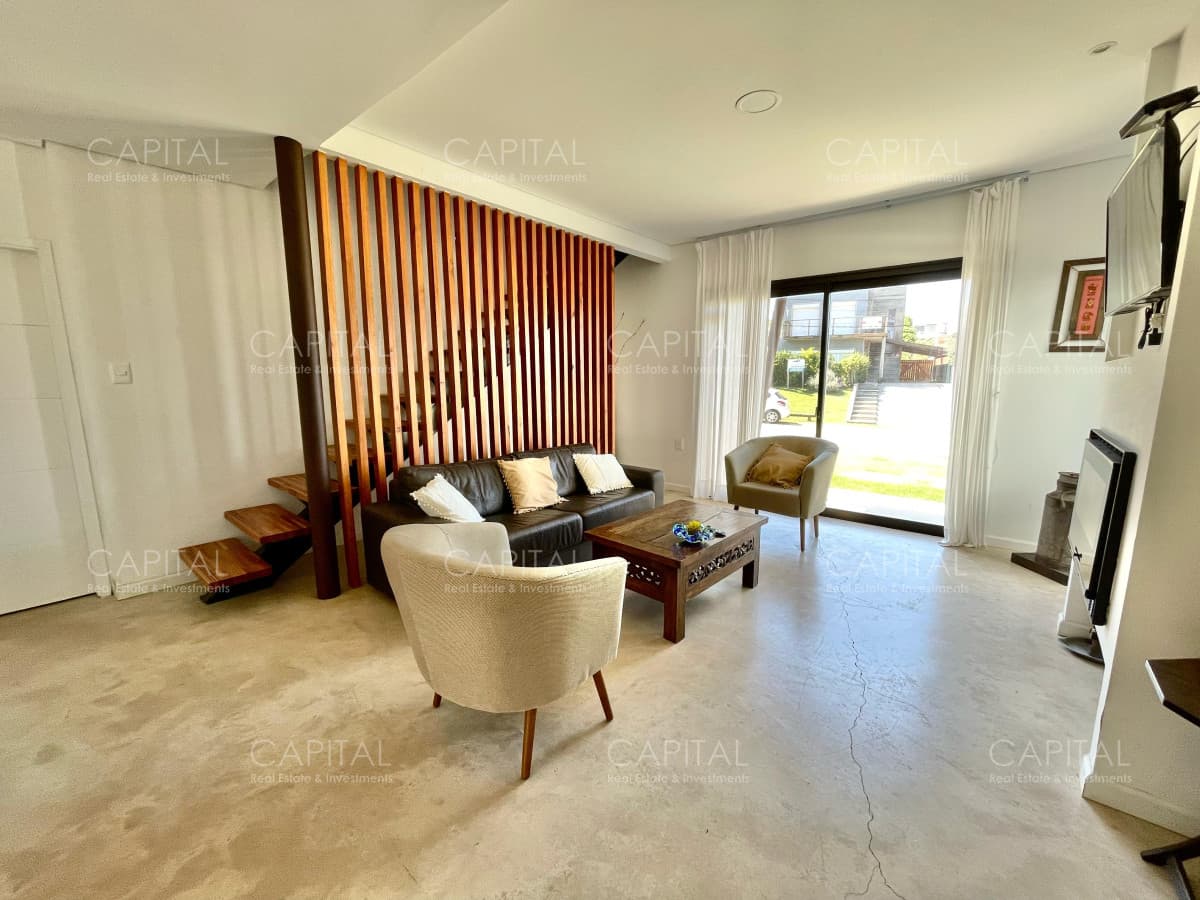 Casa en venta en Montoya a 1 cuadra del mar con piscina