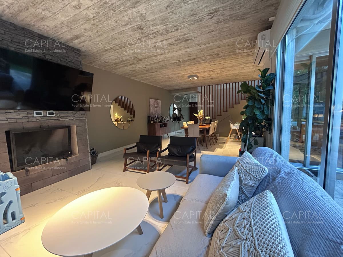 Casa de cuatro dormitorios en venta en Solanas