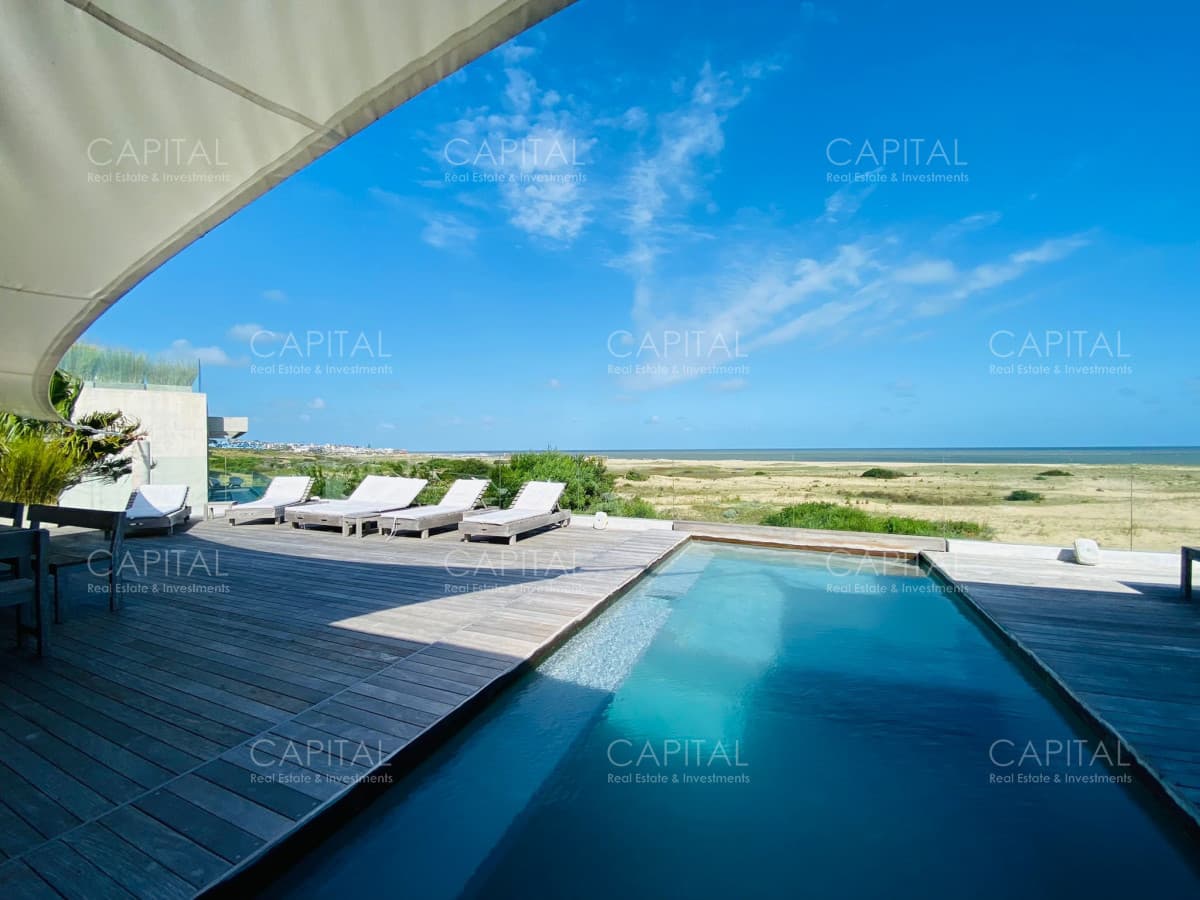 Casa sobre el Mar Manantiales en Venta