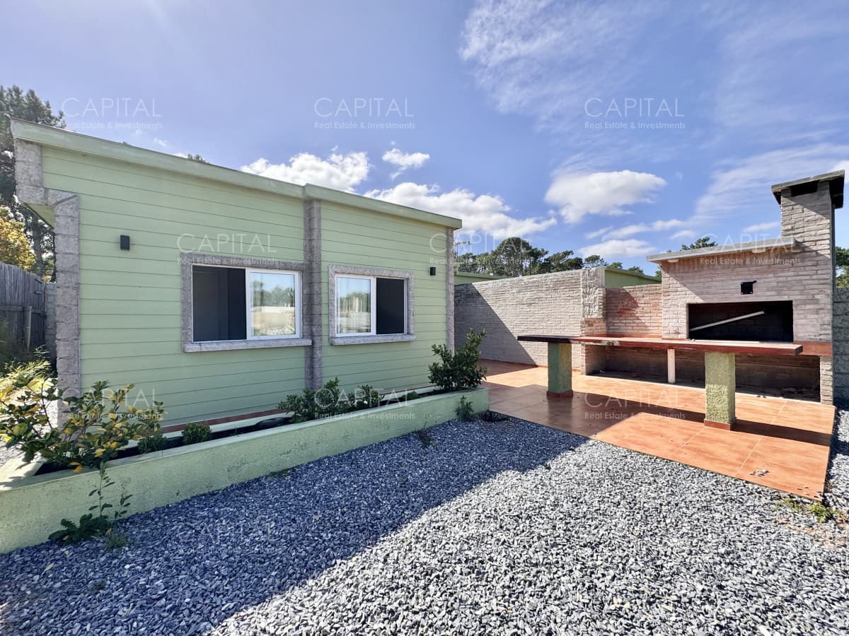 Casa de tres dormitorios en venta, Barrio Burnett
