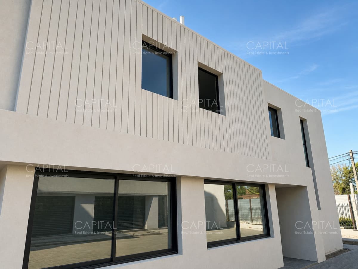 Casa en venta de tres dormitorios en housing con piscina en Carrasco Norte